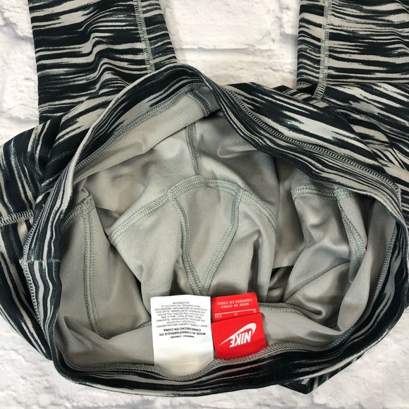 Nike Leggings Black/Gray. Zebra print. Size Small. Crop. Stretch - Picture 8 of 11